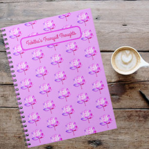 Cuaderno de flores de loto con fondo de lavanda