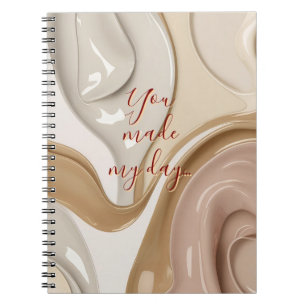 Cuaderno de fotos en espiral en un gráfico elegant