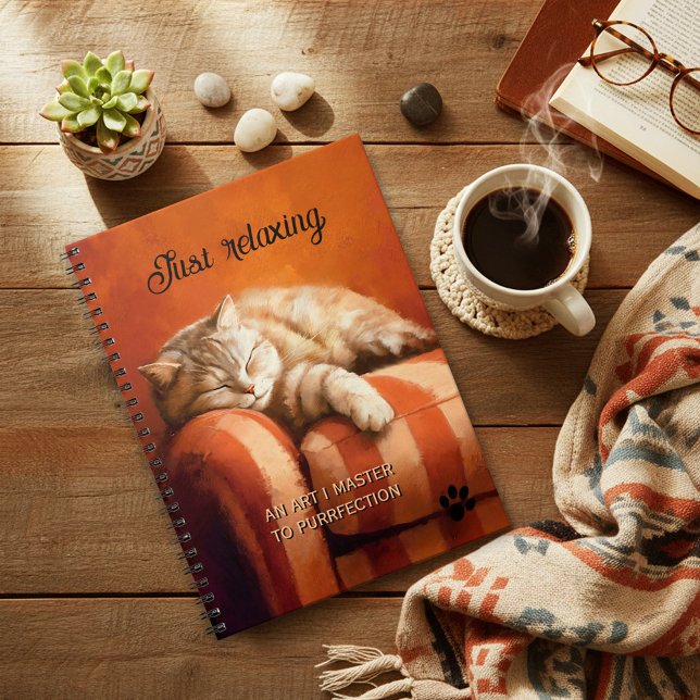 Cuaderno de gato jengibre relajante (Colorful notebook featuring a loosely painted ginger cat snoozing on a couch)