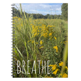Cuaderno de la pradera de flores silvestres amaril