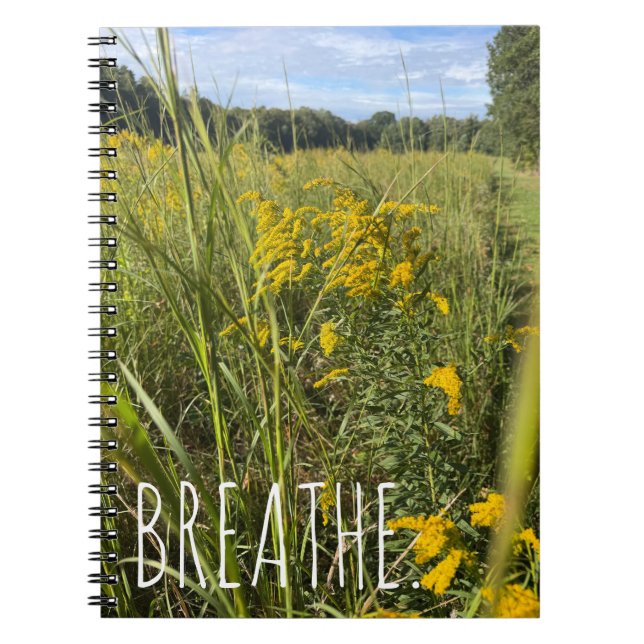 Cuaderno de la pradera de flores silvestres amaril (Frente)