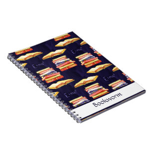 Cuaderno de marcadores de libros apilados