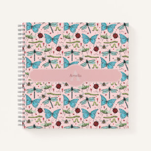Cuaderno de monograma de insecto rosa rubor
