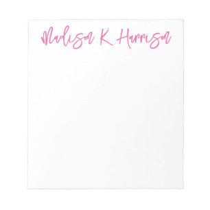 Cuaderno de notas con nombre escrito a mano en cua
