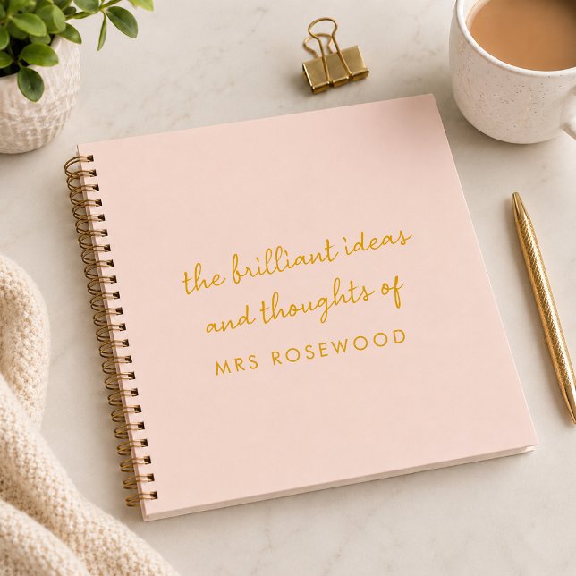 Cuaderno de notas del profesor | Cuaderno espiral  (Personalized pink teacher notebook with custom name and gold lettering for classroom ideas.)