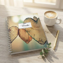 Cuaderno de planificación de la novia con corazone