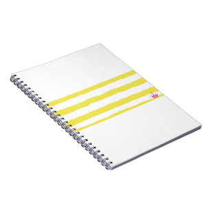 Cuaderno de rayas amarillas y corona rosa