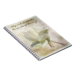 Cuaderno de rosa blanca texturado