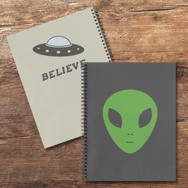 Cuaderno de Saucer y Alien Verde (Flying Saucer & Green Alien Notebook)