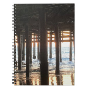 Cuaderno Debajo del bloc de notas