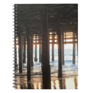 Cuaderno Debajo del bloc de notas