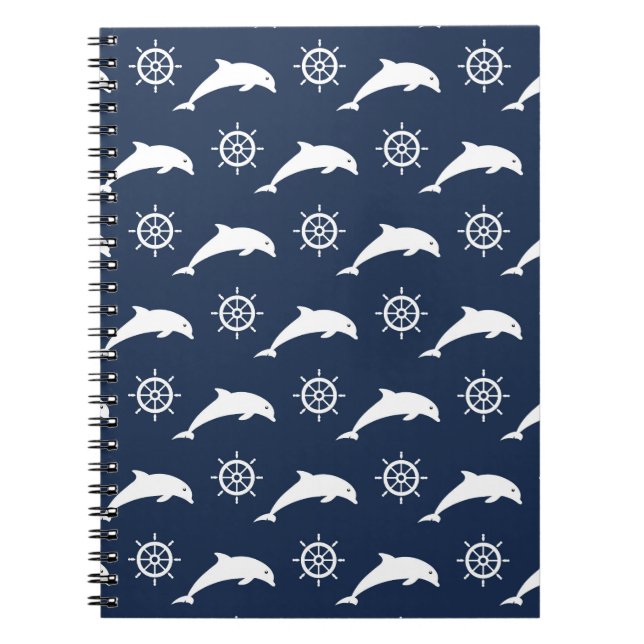 Cuaderno Delfínes en modelo del desfile (Frente)