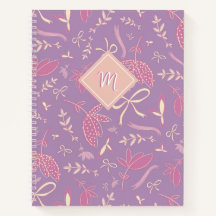 Delicadas flores moradas y arcos