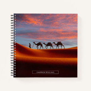 Cuaderno Desiertos   Hombre y camellos en las dunas de aren