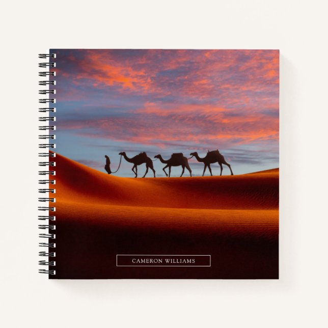 Cuaderno Desiertos | Hombre y camellos en las dunas de aren (Anverso)