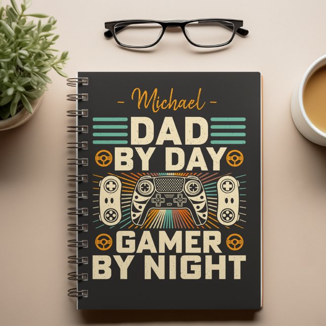 Cuaderno Día del padre de día Jugador de noche (Father's day Dad by day Gamer by night Notebook)