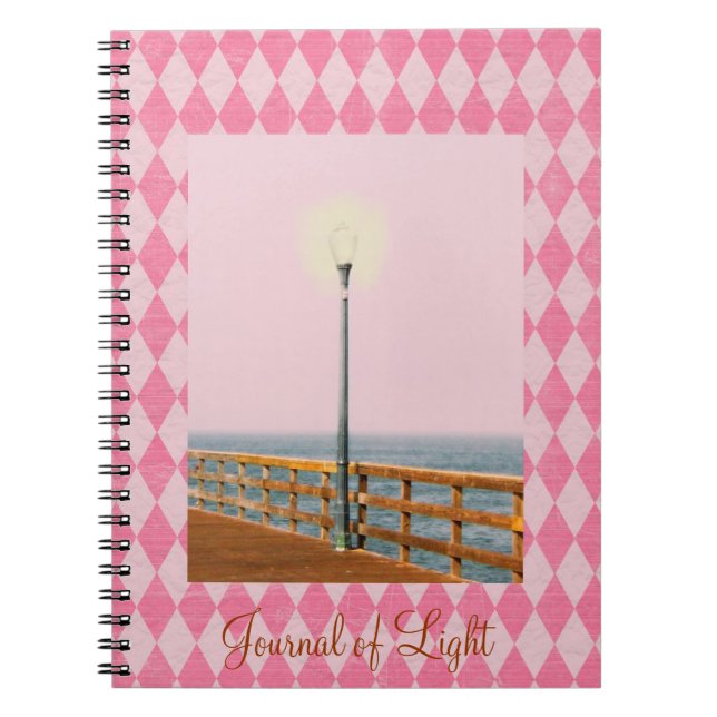 Cuaderno Diario de arglos rosados con lámpara de muelle teñ (Frente)