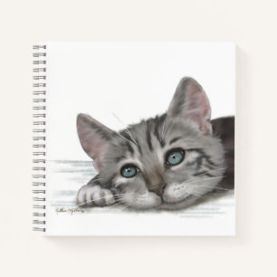 Cuaderno Dibujo animado de gatito atigrado lindo descansand