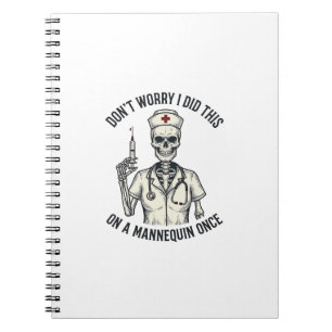 Cuaderno Dibujo divertido de enfermera esqueleto jeringa gr