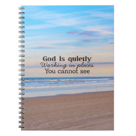 Cuaderno Dios está trabajando tipografía cristiana bíblica