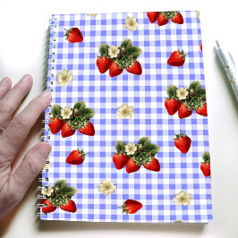 Cuaderno Diseño de fresa en un portátil sencillo de gingham