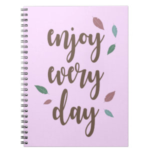 Cuaderno Disfruta de un texto de motivación de plumas todos