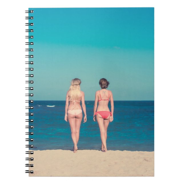 CUADERNO DOS MUJERES USANDO BIKINI A ORILLAS (Frente)