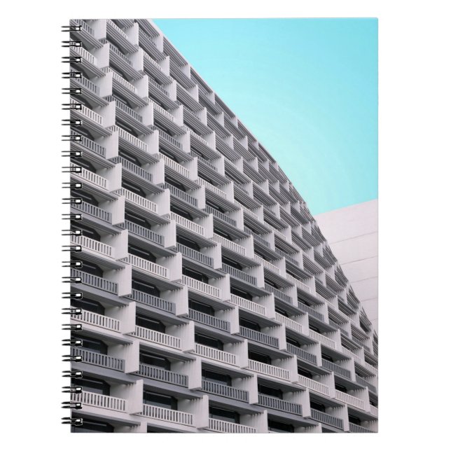 Cuaderno Edificio de hormigón blanco con terrazas (Frente)