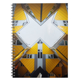 CUADERNO EDIFICIOS GEOMÉTRICOS AMARILLOS Y GRIS