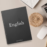 Cuaderno Educación personalizada en inglés gris<br><div class="desc">Descubra nuestro portátil en inglés diseñado para ampliar el enfoque y la concentración. Opte por la claridad de 'Gris carbonífero' como telón de fondo, mejorando la visibilidad del texto. La fuente romana de Garamond complementa la elegancia. Ideal para los niveles de Middle, High y College, organizar notas, análisis y reflexiones...</div>