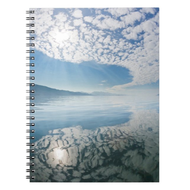 Cuaderno EE. UU., Alaska, Bahía Freshwater. Nubes Reflejada (Frente)