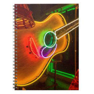 Cuaderno EE. UU., Texas, Austin. Guitarra de neón en Blackm