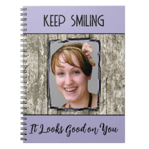 Cuaderno Efecto de madera gris falso, foto sonriendo siempr