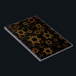 Cuaderno El feliz Hanukkah de SlipperyJoe, múltiples estrel<br><div class="desc">El Feliz Hanukkah de SlipperyJoe múltiples estrellas de David patrón artístico Celebración herencia de la identidad judía Hebreo Chanukah regalos decorativos Judaísmo símbolo significativo religión varios tamaños tonos dorados marrones atractivos visualmente diseño intrincado</div>