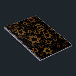 Cuaderno El feliz Hanukkah de SlipperyJoe, múltiples estrel<br><div class="desc">El Feliz Hanukkah de SlipperyJoe múltiples estrellas de David patrón artístico Celebración herencia de la identidad judía Hebreo Chanukah regalos decorativos Judaísmo símbolo significativo religión varios tamaños tonos dorados marrones atractivos visualmente diseño intrincado</div>