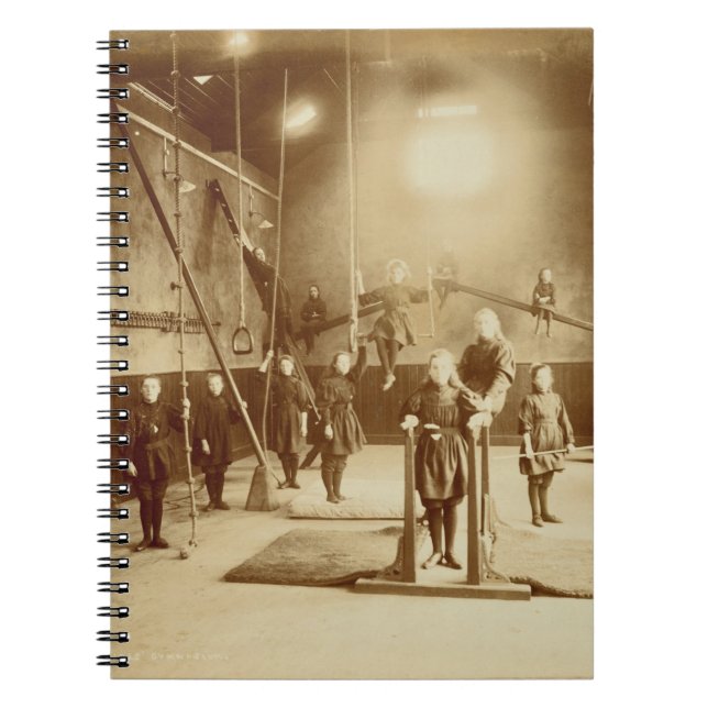 Cuaderno El gimnasio del chica en la institución sorda y (Frente)