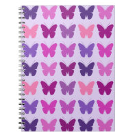 El modelo de mariposa pica colores de malva de las