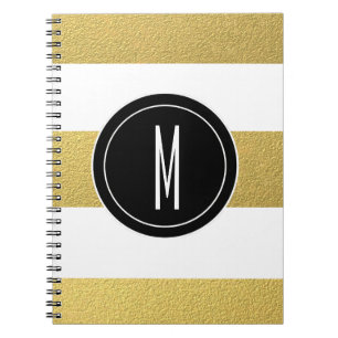 CUADERNO EL RELIEVE METALIZADO DORADO RAYA EL MONOGRAMA