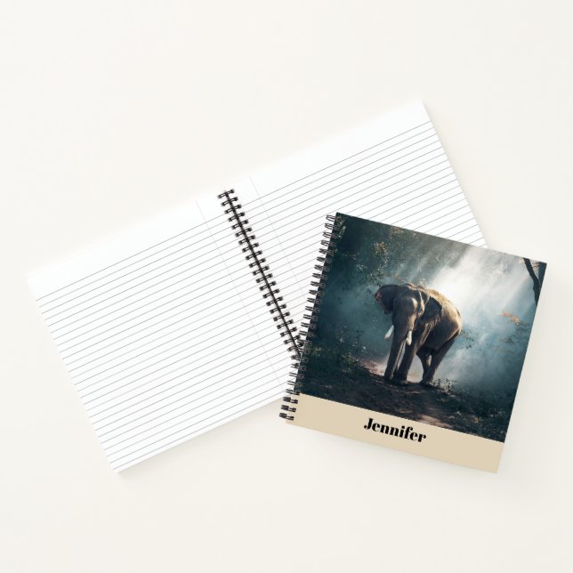 Cuaderno Elefante asiático en un aclaramiento forestal ilum (Interior)