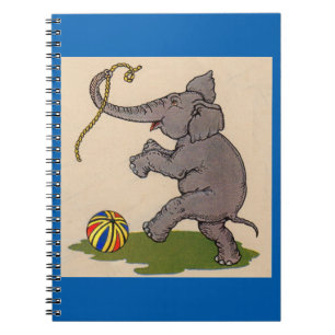 Cuaderno elefante feliz jugando con cuerda y bola