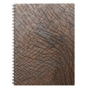 Cuaderno elefante marrón en fotografía de primer plano