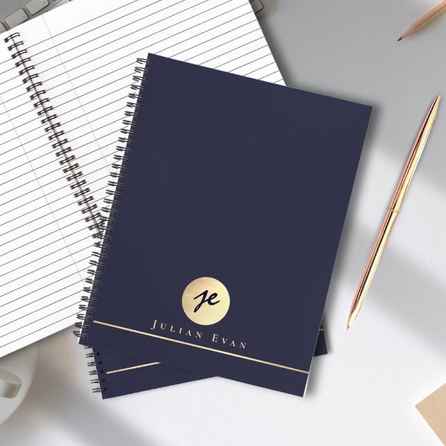 Cuaderno Elegante espiral ejecutiva del Monograma de Oro Az (Elegant Navy Blue Gold Monogram Executive Spiral Notebook)