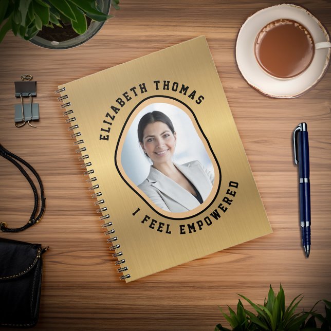 Cuaderno Elegante Foto Moderna de Oro Negro Dicho Inteligen (Elegant Modern Photo Gold Black Smart Saying Notebook is great to use everyday at school or home. )