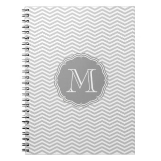 Cuaderno Elegante geometría de chevrón gris y monograma