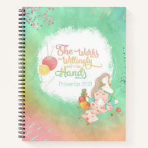 Ella Trabaja De Buena Mano Con El Tejido De Las Ma