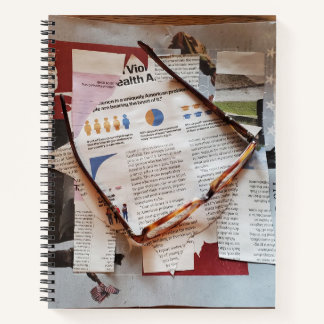 Cuaderno En el bloc de notas de espiral de noticias