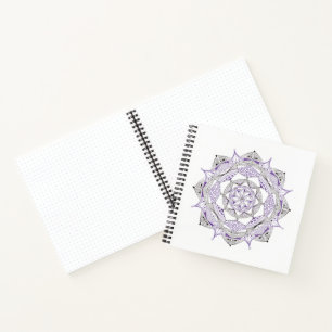 Cuaderno en espiral con diseño de mandala púrpura