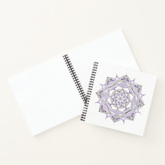 Cuaderno en espiral con diseño de mandala púrpura