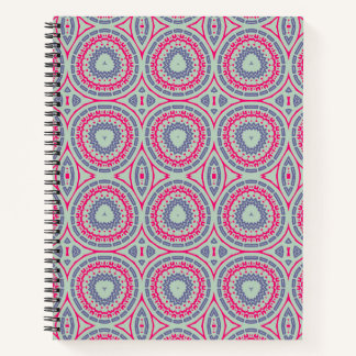 Cuaderno en espiral con patrón circular rosa
