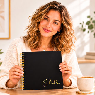 Cuaderno en espiral cuadrado con nombre en guión d
